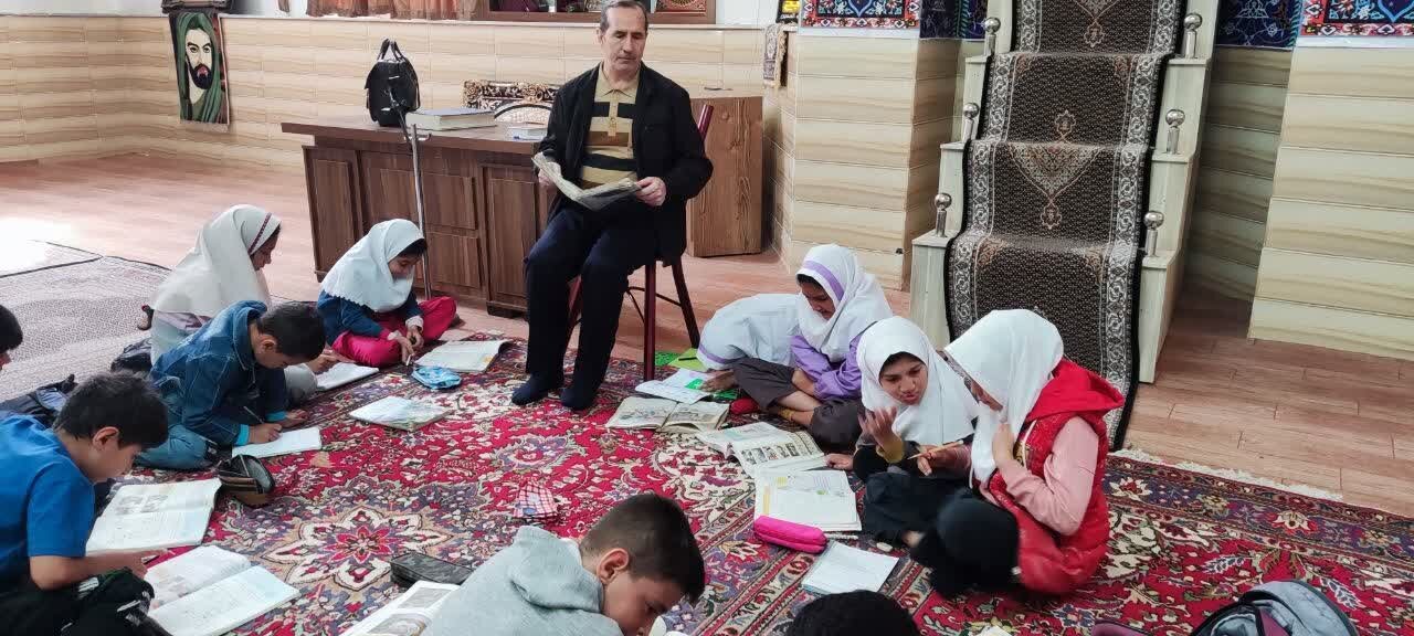 کلاس‌های درسی که به همت ‌معلمان ‌جهادی تعطیل نمی‌شود