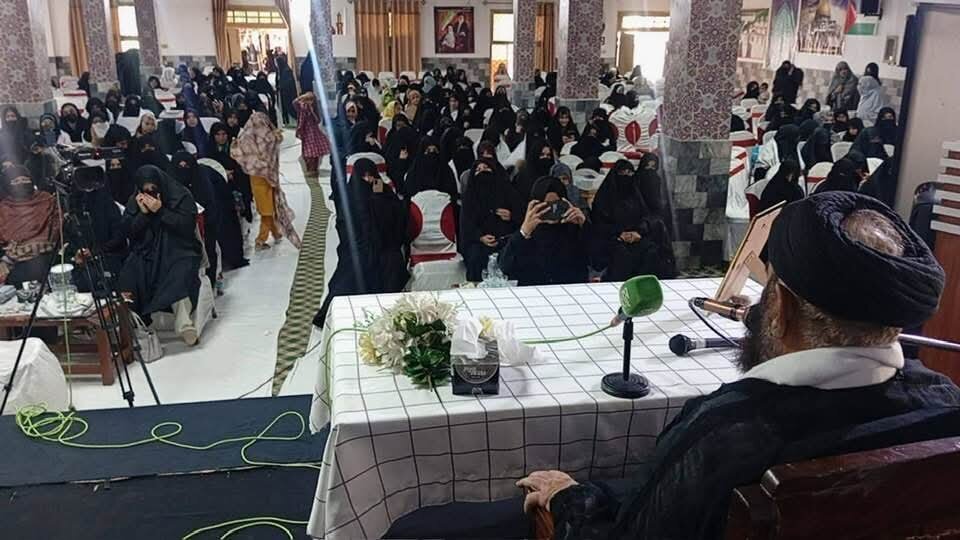 رهبر شهید با بصیرت و فداکاری خود، حیاتی تازه به ملت بخشید+ تصاویر