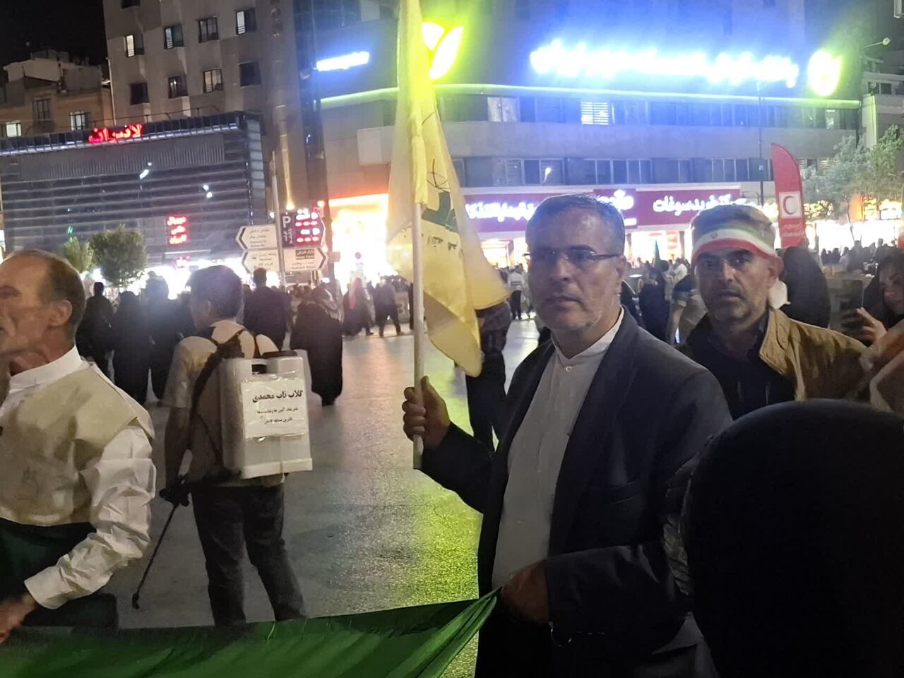 اجتماع بزرگ کاروان خادمیاران رضوی کاشان در حرم رضوی برگزار شد+ تصاویر