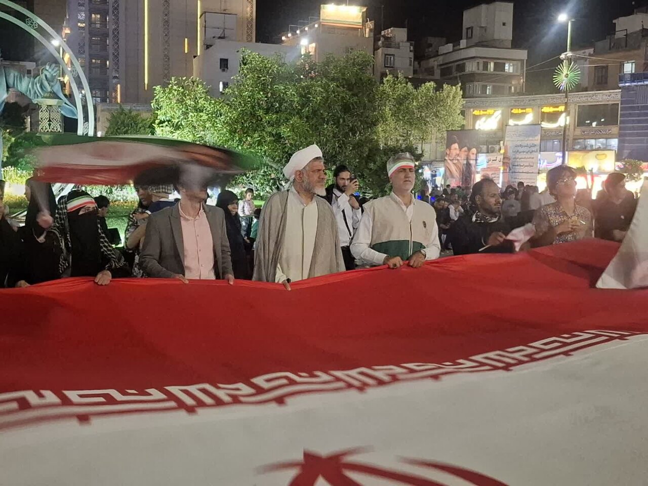 اجتماع بزرگ کاروان خادمیاران رضوی کاشان در حرم رضوی برگزار شد+ تصاویر