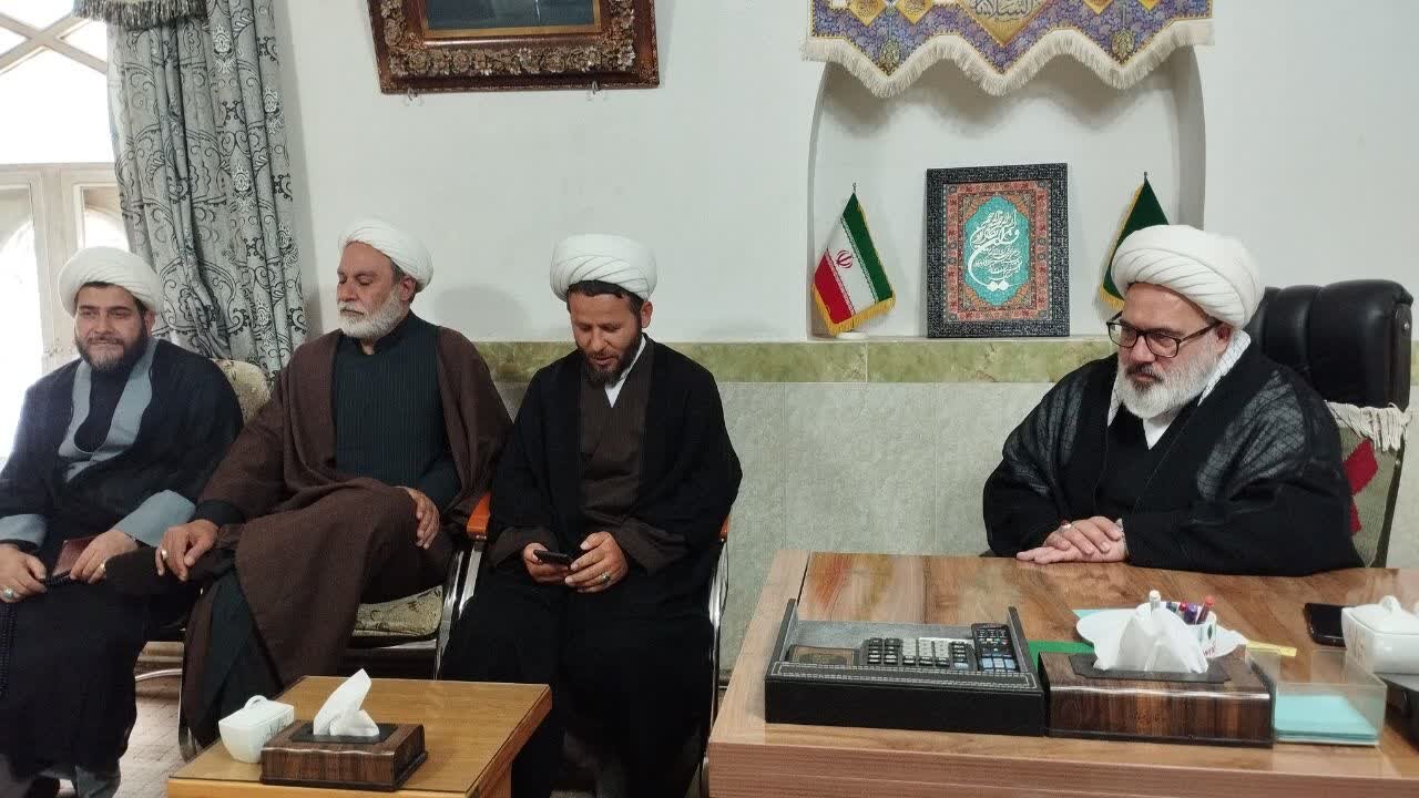 دیدار اساتید حوزه علمیه امام رضا(ع) با امام جمعه به مناسبت روز معلم