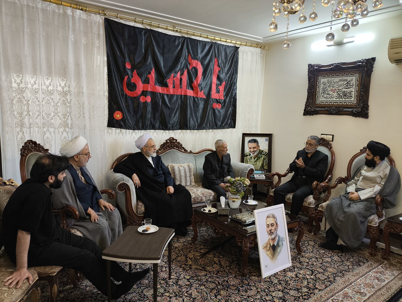 L’Ayatollah Alireza Arafi rend visite à la famille du général martyr Seyed Abdolrahim Mousavi