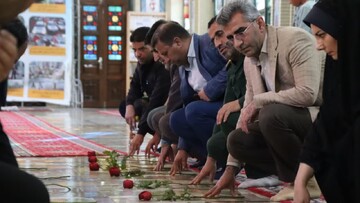 تصاویر/ آیین گلباران گلزار شهدای امامزاده یحیی(ع) سمنان به مناسبت هفته معلم