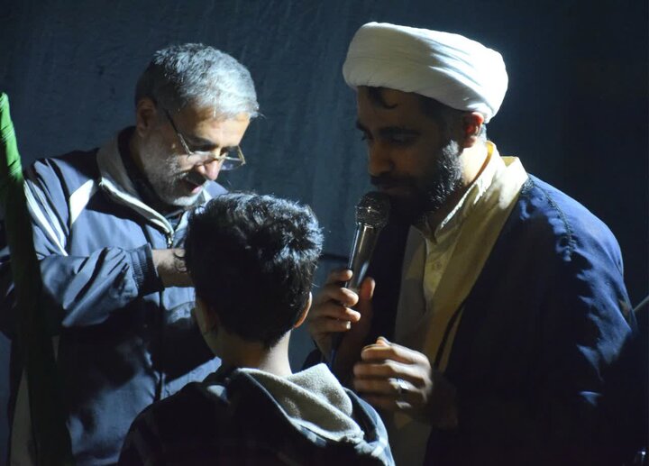 تصاویر/ خدمت رسانی طلاب مدرسه علمیه خاتم الانبیاء (ص) در موکب «قائد شهید»