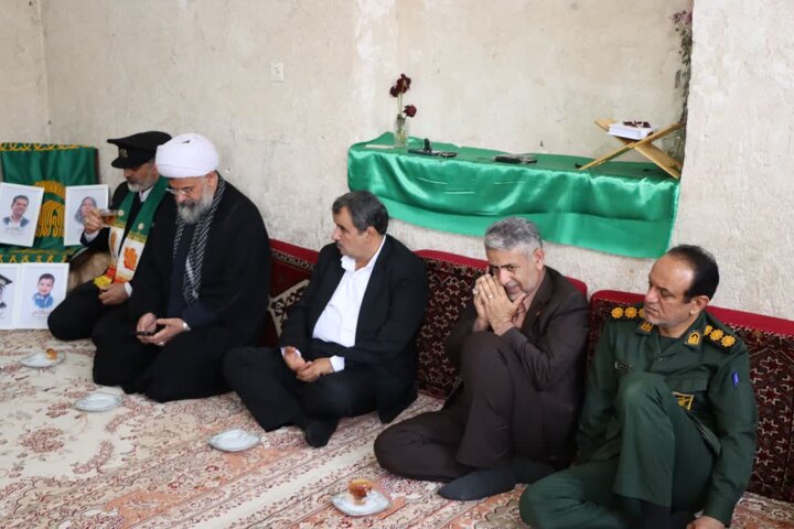 تصاویر/ دیدار خادمان امام رضا(ع) با خانواده شهدای عشایری در خورموج