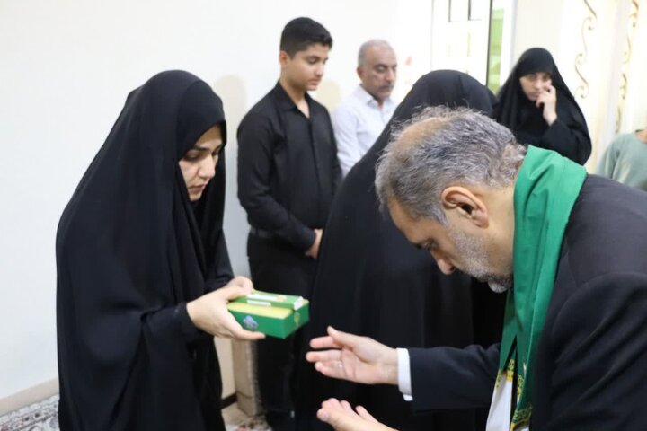 تصاویر/ خادمان امام رضا(ع) مهمان خانواده شهید حسین بردستانی