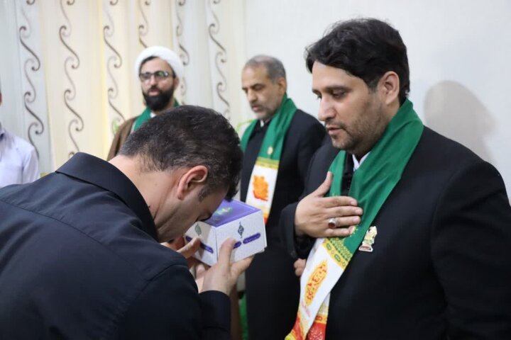 تصاویر/ خادمان امام رضا(ع) مهمان خانواده شهید حسین بردستانی