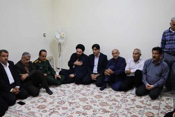 تصاویر/ خادمان امام رضا(ع) مهمان خانواده شهید حسین بردستانی