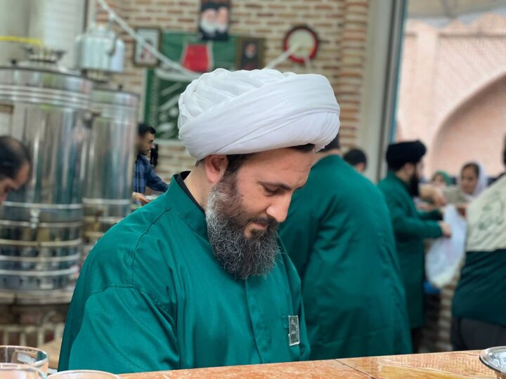 تصاویر/ شصتمین شب متوالی؛ پیوند غم شهادت رهبر انقلاب و شادی ولادت امام رضا(ع) در حضور مردم شهرستان خوی