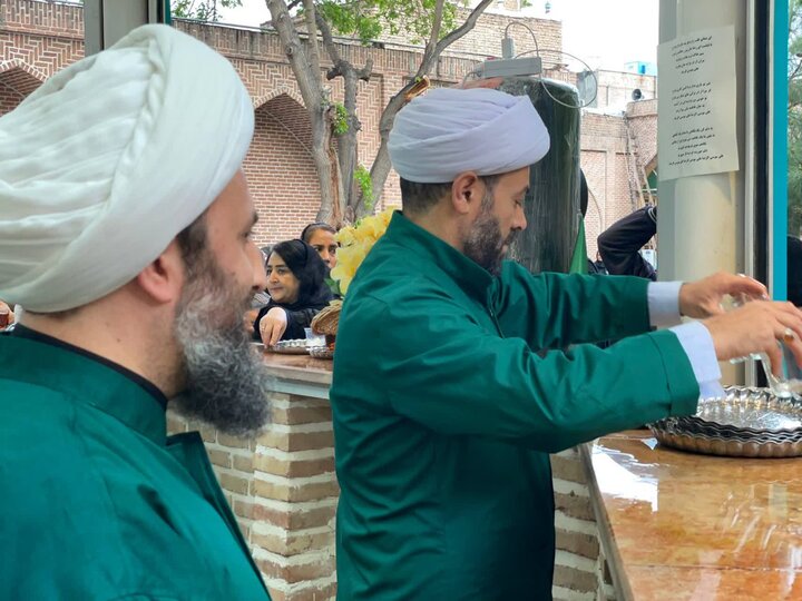 تصاویر/ شصتمین شب متوالی؛ پیوند غم شهادت رهبر انقلاب و شادی ولادت امام رضا(ع) در حضور مردم شهرستان خوی