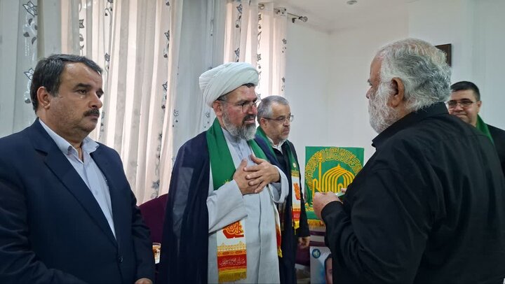 تصاویر/ خدام رضوی در منزل شهید جنگ رمضان