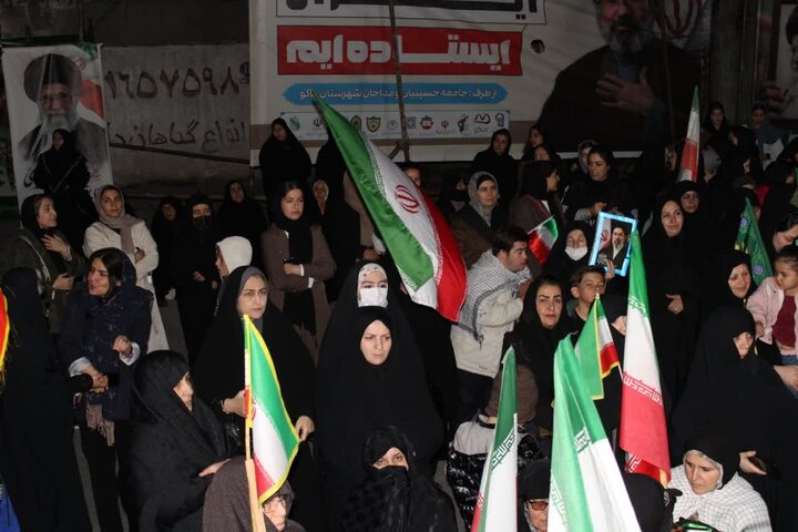 تصاویر/ در شام ولادت علی بن موسی الرضا(ع)؛ شصتمین تجمع مردمی شهرستان ماکو به پاسداشت خون رهبر شهید انقلاب