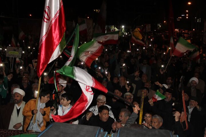 تصاویر/ در شام ولادت علی بن موسی الرضا(ع)؛ شصتمین تجمع مردمی شهرستان ماکو به پاسداشت خون رهبر شهید انقلاب