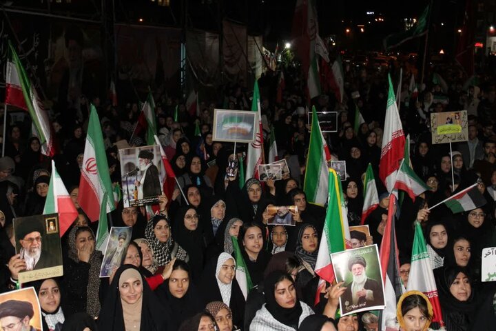 تصاویر/ در شام ولادت علی بن موسی الرضا(ع)؛ شصتمین تجمع مردمی شهرستان ماکو به پاسداشت خون رهبر شهید انقلاب