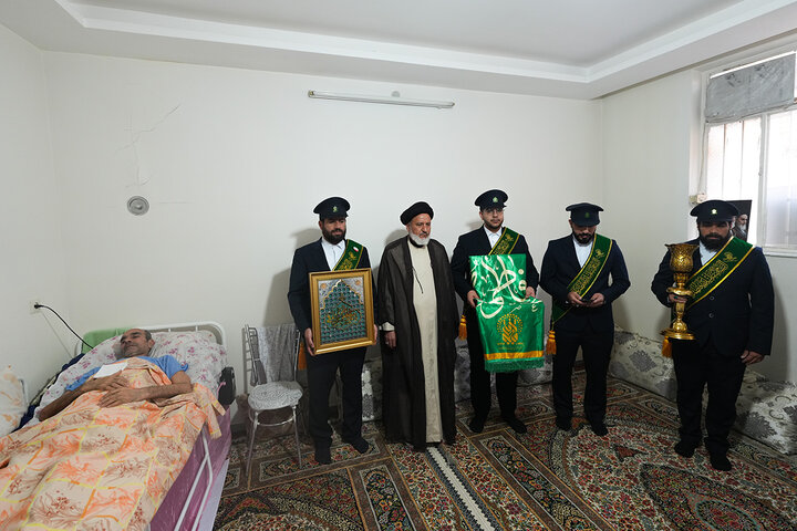عیادت سفیران کریمه از جانباز جنگ تحمیلی رمضان در سالروز میلاد امام مهربانی