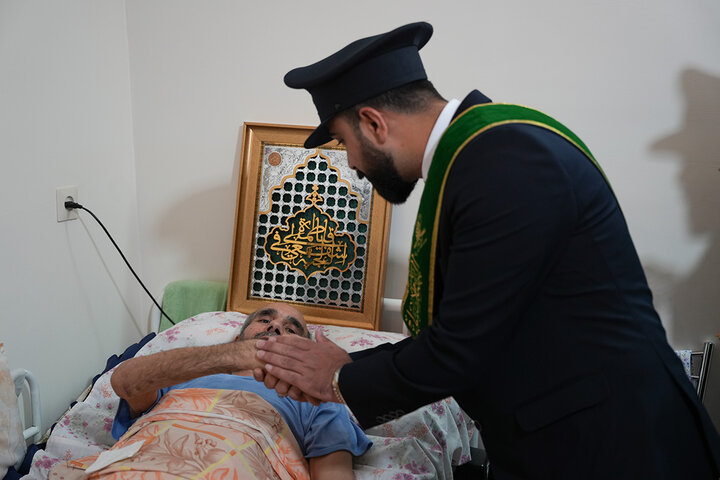 عیادت سفیران کریمه از جانباز جنگ تحمیلی رمضان در سالروز میلاد امام مهربانی