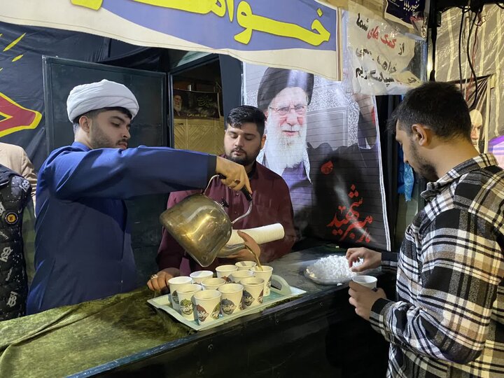 تصاویر/ فعالیت موکب منتظران موعود (عج) مدرسه علمیه امام رضا علیه السلام  میاندوآب در شستمین شب متوالی