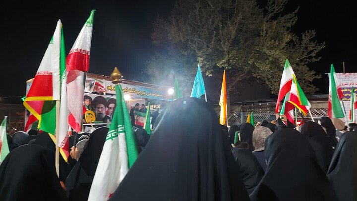 تصاویر/  شصتمین شب شهادت رهبر انقلاب؛ تجدید میثاق مردم شهرستان نقده  با آرمان‌های انقلاب در شام میلاد امام رضا