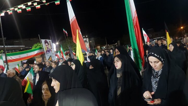 تصاویر/  شصتمین شب شهادت رهبر انقلاب؛ تجدید میثاق مردم شهرستان نقده  با آرمان‌های انقلاب در شام میلاد امام رضا