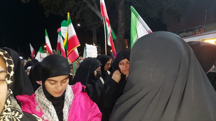 تصاویر/  شصتمین شب شهادت رهبر انقلاب؛ تجدید میثاق مردم شهرستان نقده  با آرمان‌های انقلاب در شام میلاد امام رضا