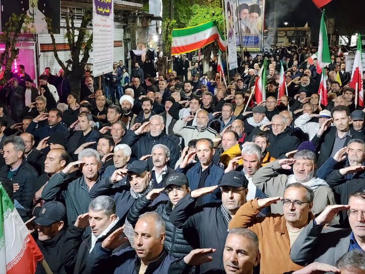 تصاویر/  شصتمین شب شهادت رهبر انقلاب؛ تجدید میثاق مردم شهرستان نقده  با آرمان‌های انقلاب در شام میلاد امام رضا