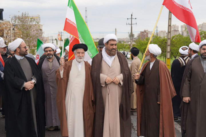 تصاویر / همایش پیاده روی کاد ر واساتید حوزه علمیه قزوین