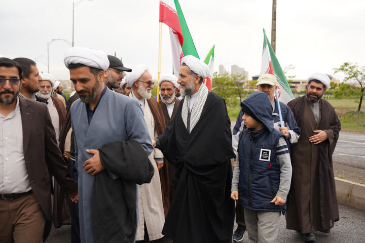 تصاویر / همایش پیاده روی کاد ر واساتید حوزه علمیه قزوین