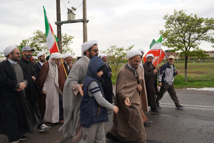 تصاویر / همایش پیاده روی کاد ر واساتید حوزه علمیه قزوین