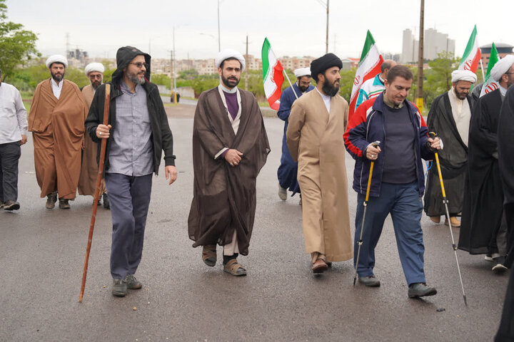 تصاویر / همایش پیاده روی کاد ر واساتید حوزه علمیه قزوین
