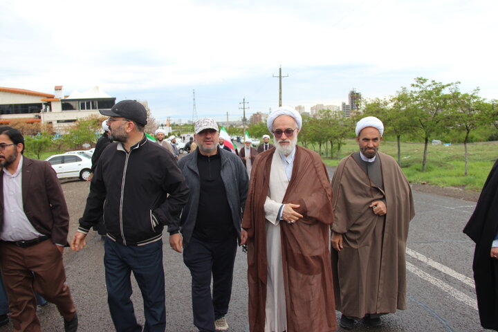 تصاویر / همایش پیاده روی کاد ر واساتید حوزه علمیه قزوین