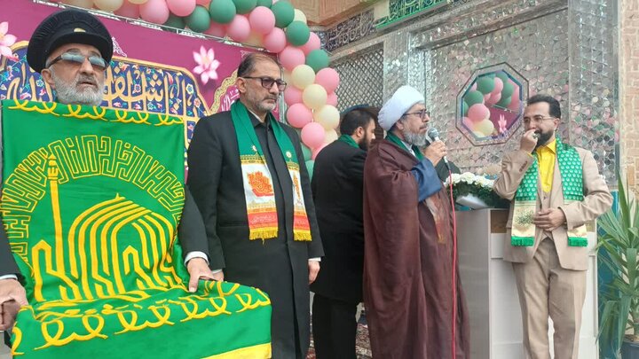 تصاویر/حضور خادمان بارگاه ملکوتی امام رضا (ع)در جوار بارگاه  امامزاده سید منصور(ع) در زرندیه