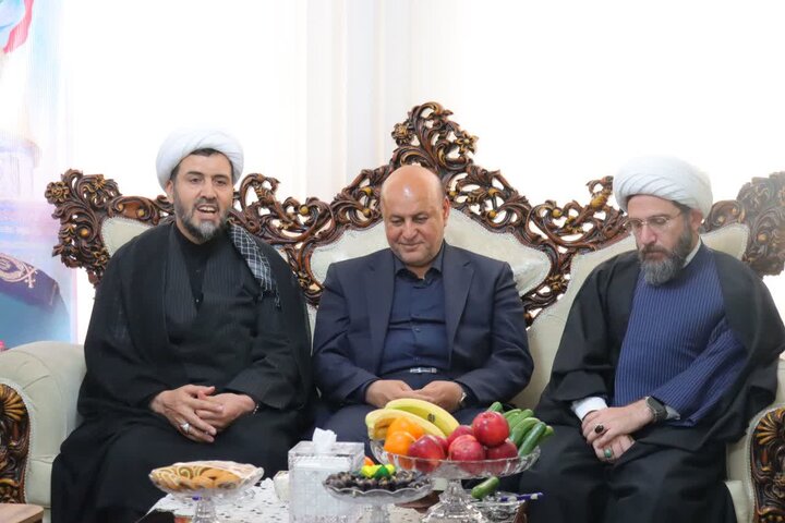 تصاویر/ دیدار امام‌جمعه و فرماندار شهرستان اسلامشهر و هیئت همراه با خانواده شهید جنگ رمضان شهید مصطفی ریحان صفت