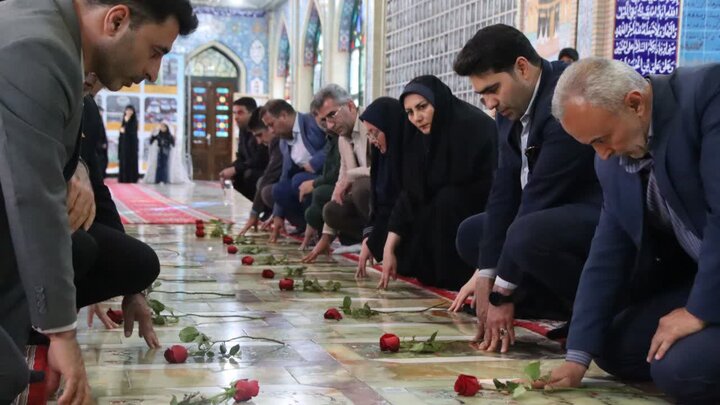 تصاویر/ آیین گلباران مزار مطهر شهدا در آستانه ۱۲ اردیبهشت ماه و هفته گرامیداشت مقام شامخ معلّم