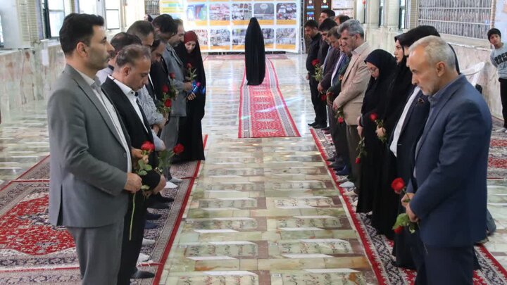 تصاویر/ آیین گلباران مزار مطهر شهدا در آستانه ۱۲ اردیبهشت ماه و هفته گرامیداشت مقام شامخ معلّم