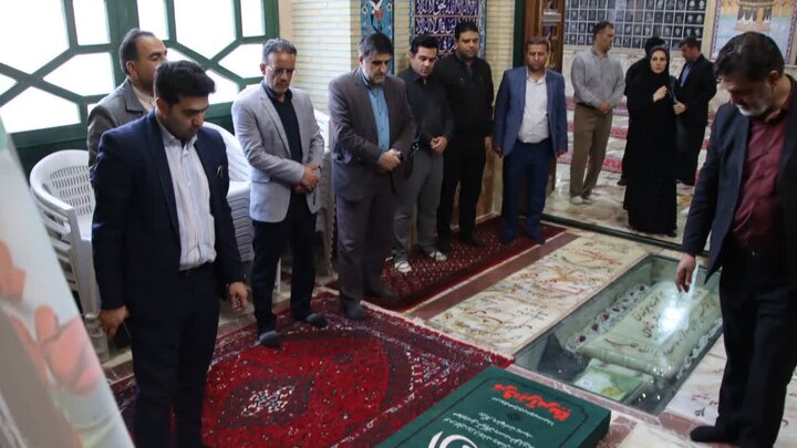 تصاویر/ آیین گلباران مزار مطهر شهدا در آستانه ۱۲ اردیبهشت ماه و هفته گرامیداشت مقام شامخ معلّم