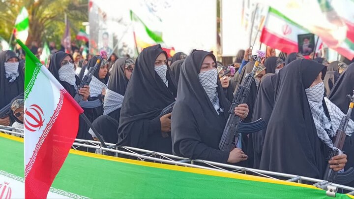 تصاویر/ گوشه هایی از تجمع اقتدار ایران و رزمایش جانفدا که با حضور مردم گرمسار