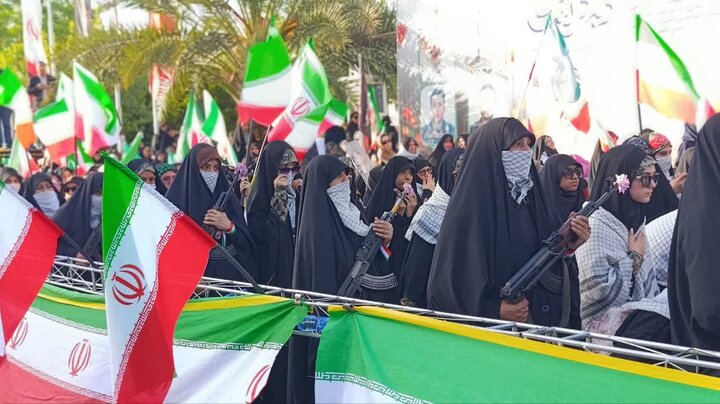 تصاویر/ گوشه هایی از تجمع اقتدار ایران و رزمایش جانفدا که با حضور مردم گرمسار
