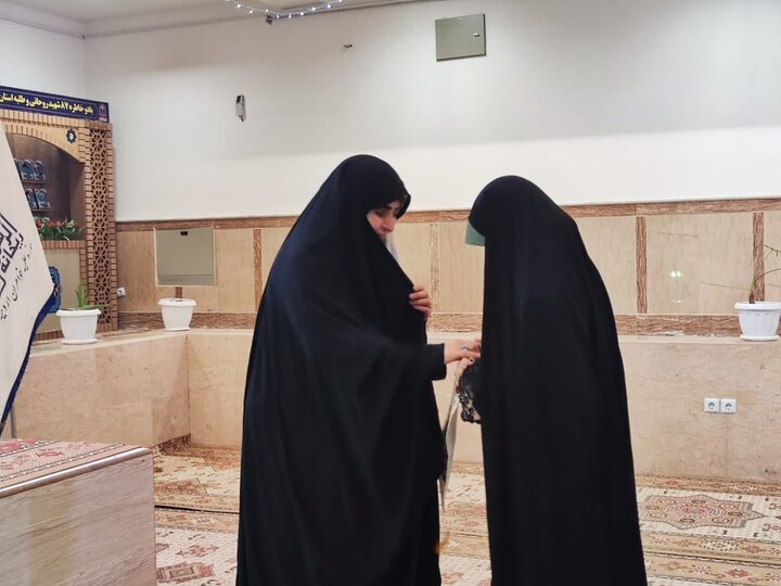 تصاویر/ مراسم جشن دهه کرامت و ایام ولادت امام رضا در مدرسه علمیه ریحانة‌الرسول ارومیه