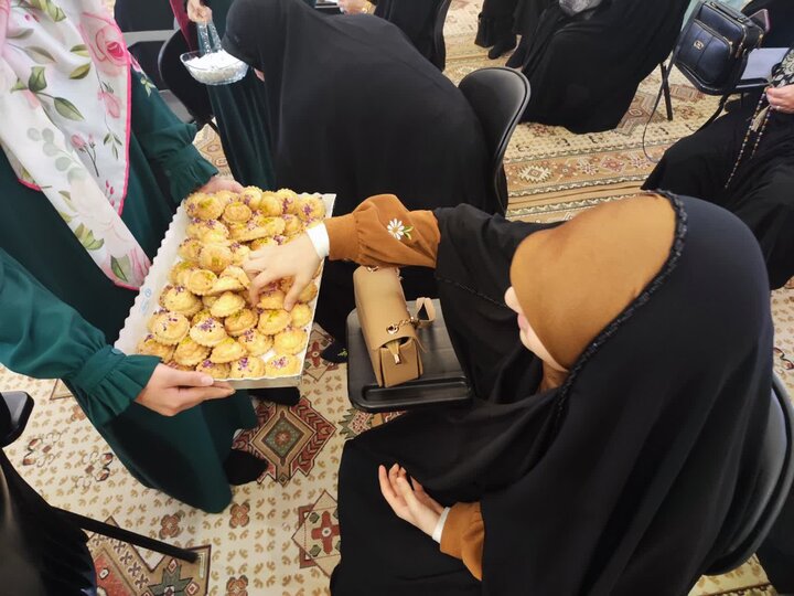 تصاویر/ مراسم جشن دهه کرامت و ایام ولادت امام رضا در مدرسه علمیه ریحانة‌الرسول ارومیه