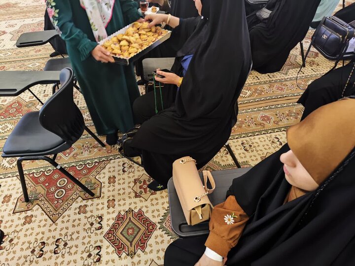 تصاویر/ مراسم جشن دهه کرامت و ایام ولادت امام رضا در مدرسه علمیه ریحانة‌الرسول ارومیه
