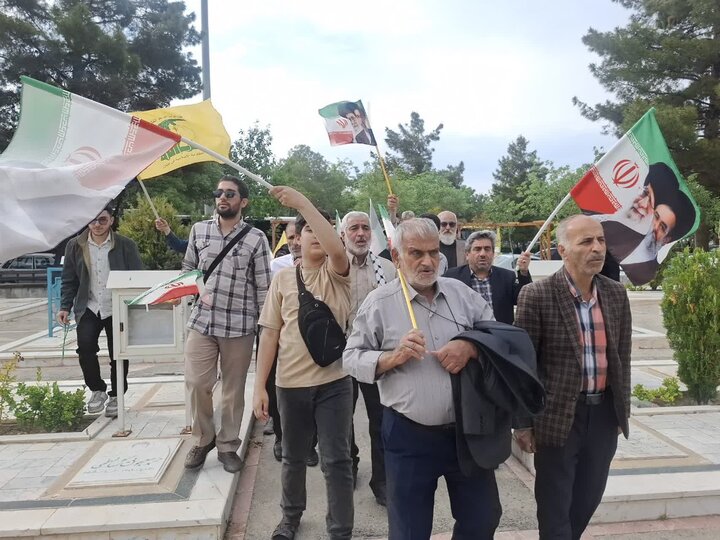 تصاویر/کاشانی ها قبور شهدای  گلزارشهدای بهشت رضای مشهدرا عطرافشانی کردند