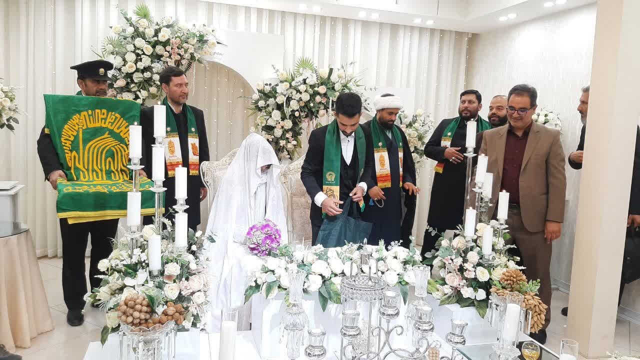 خدام حرم رضوی مهمان مراسم عقد زوج کاشانی شدند