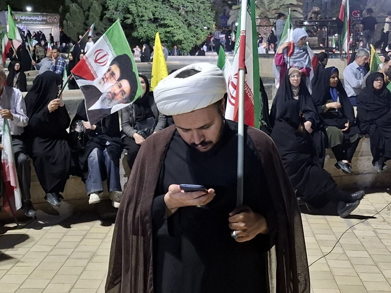 فیلم| شصتمین تجمع شبانه مردمی کاشان در میدان امام خامنه ای