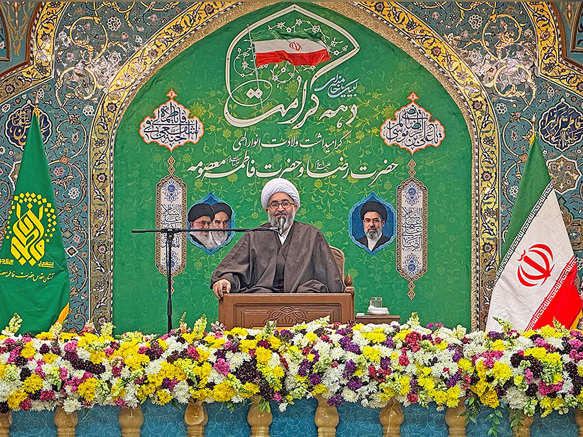 دشمن برای از پای درآوردن یک ملت، کرامتش را هدف می‌گیرد