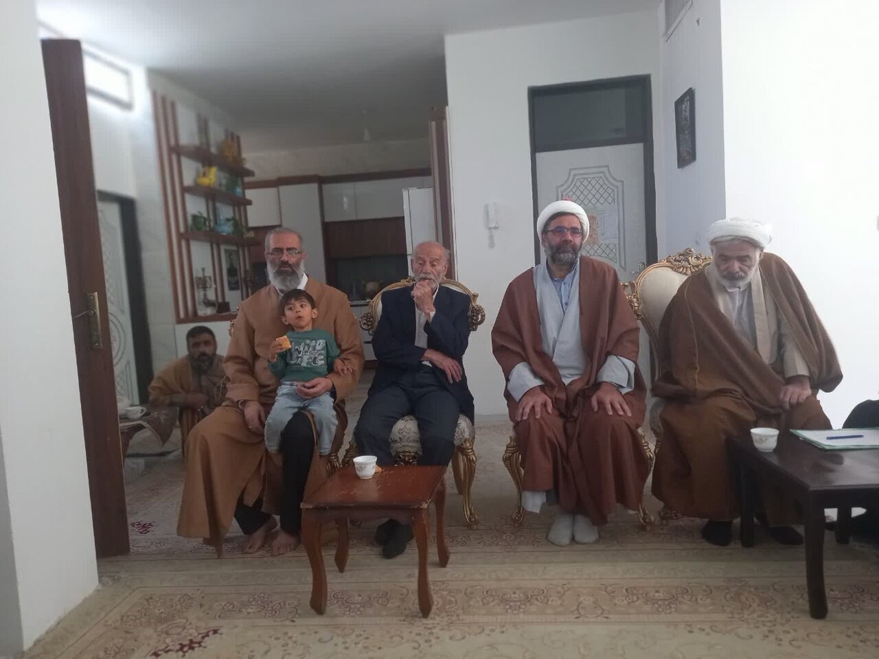 دیدار مسئولان مدرسه علمیه آیت‌الله مصطفوی(ره) کاشان با خانواده شهید خیراندیش