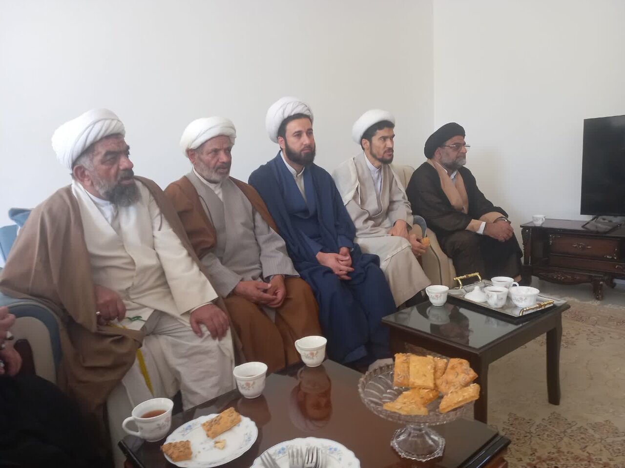 دیدار مسئولان مدرسه علمیه آیت‌الله مصطفوی(ره) کاشان با خانواده شهید خیراندیش