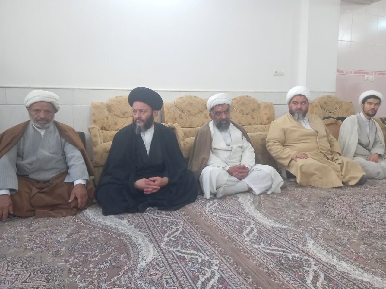 دیدار مسئولان مدرسه علمیه آیت‌الله مصطفوی(ره) کاشان با خانواده شهید خیراندیش