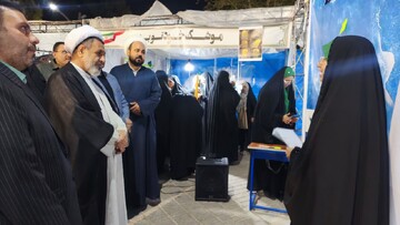 تصاویر/ بازدید امام جمعه کرمان از غرفه مجمع المهدی(ع)