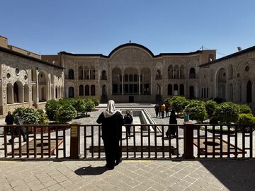 مشارکت بیش از ۸ هزار نفر در برنامه‌های فرهنگی و زیارتی دهه کرامت کاشان