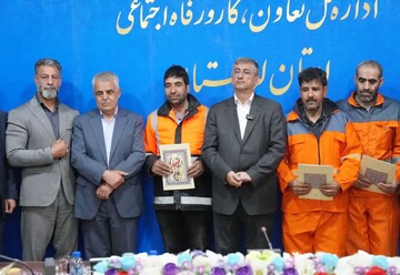 کارگران مجاهدان سختکوش عرصه تلاش و عزت ایران اسلامی هستند